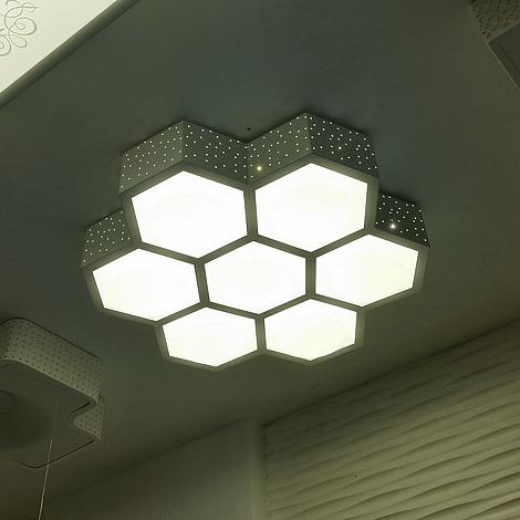 客厅吸顶灯